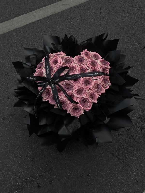 20250328141136 33 roses